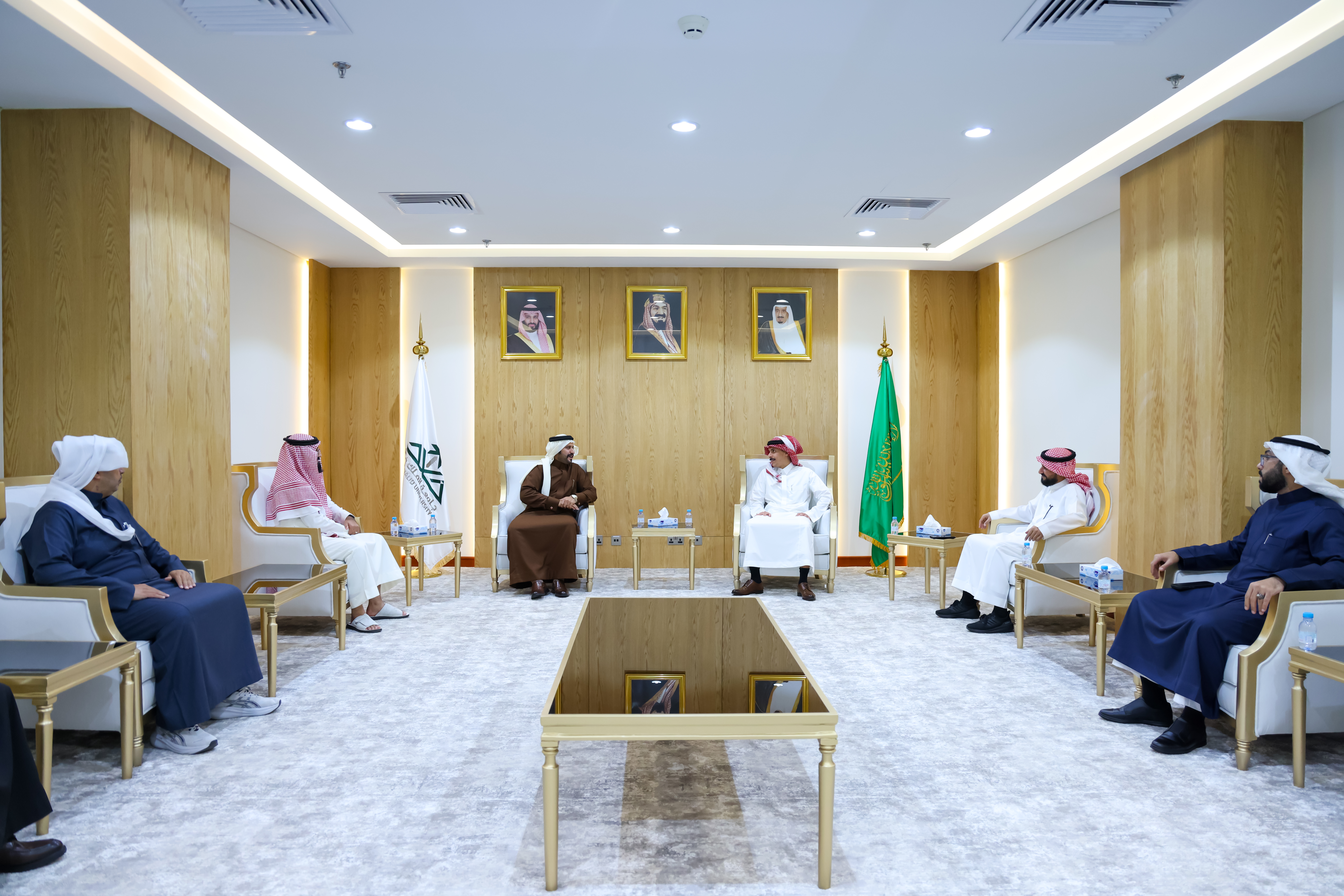 وفد من الجامعة الإسلامية يبحث سبل التعاون الرقمي مع جامعة الملك خالد